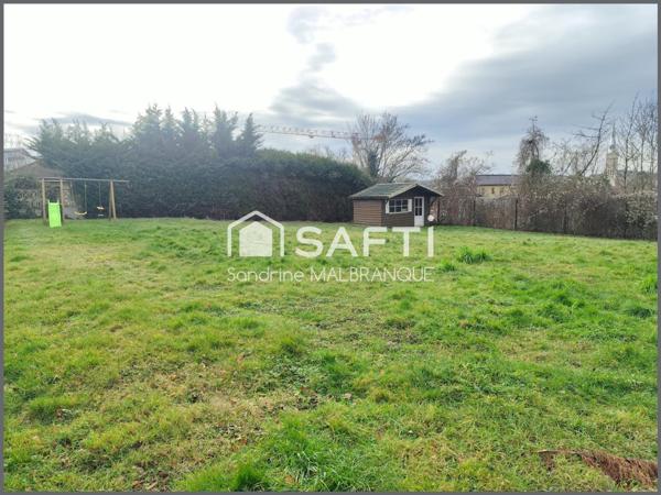 Maison semi-individuelle de semi-plain pied avec sous sol ,3 chambres et jardin