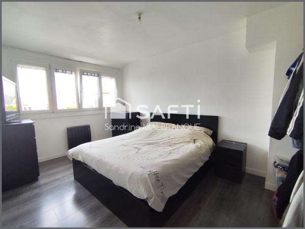 Maison semi-individuelle de semi-plain pied avec sous sol ,3 chambres et jardin