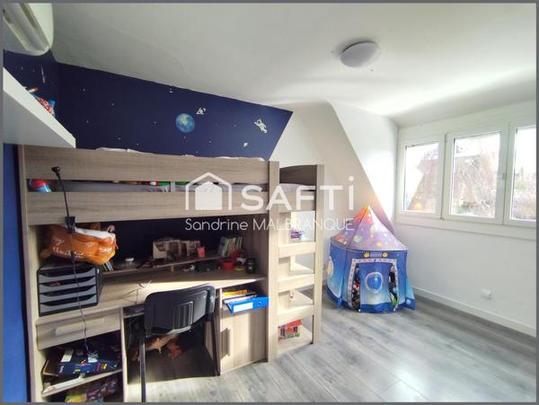 Maison semi-individuelle de semi-plain pied avec sous sol ,3 chambres et jardin