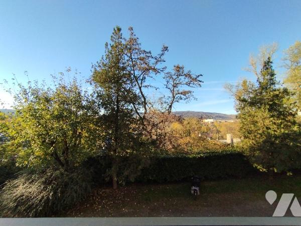 Appartement 3 pièces traversant - parking collectif - 66m²