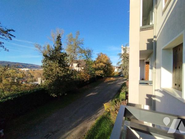Appartement 3 pièces traversant - parking collectif - 66m²