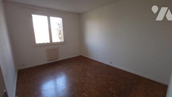 Appartement 3 pièces traversant - parking collectif - 66m²