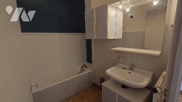 Appartement 3 pièces traversant - parking collectif - 66m²