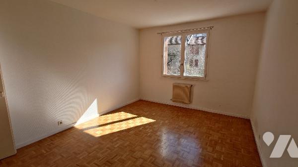 Appartement 3 pièces traversant - parking collectif - 66m²