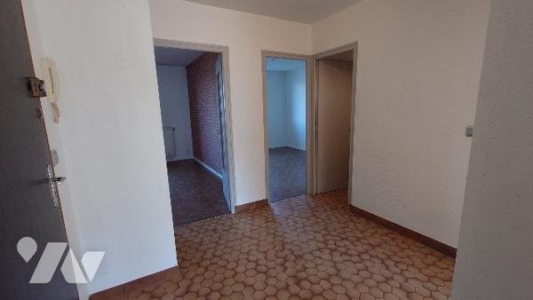 Appartement 3 pièces traversant - parking collectif - 66m²