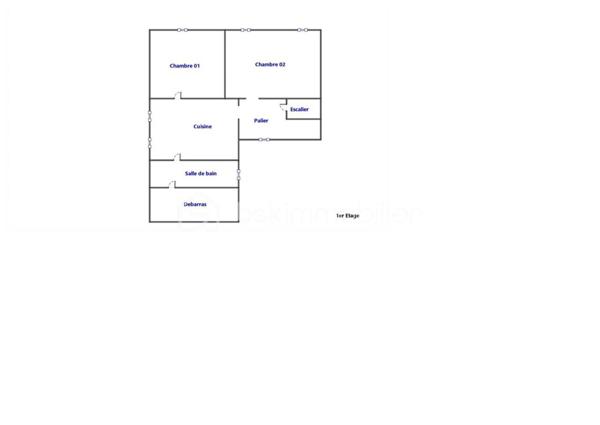 À vendre, ensemble immobilier situé dans le bourg, à proximité immédiate des commerces et commodités, comprenant des murs commerciaux actuellement loués, avec cave, ainsi qu’un appartement indépendant d’environ 60 m² situé à l’étage et un terrain de 340 m2 environ.

LOCAL COMMERCIAL – DÉJÀ LOUÉ

Le local commercial est actuellement loué 280 € / mois, offrant ainsi un revenu locatif immédiat.

Il se compose :
d’une pièce principale avec vitrine, idéale pour accueillir la clientèle ;
d’une cuisine ;
d’une cave, offrant un espace de stockage supplémentaire.
Aucun travaux à prévoir dans le local commercial.

APPARTEMENT INDÉPENDANT – ENVIRON 60 m²

Situé au-dessus du local commercial, l’appartement comprend :
2 chambres ;
une pièce de vie avec cuisine ;
une salle de bains ;
une petite pièce mansardée pouvant servir de rangement ;
des espaces de stockage sous les combles.
L’appartement nécessite des travaux de réhabilitation, notamment au niveau de l’isolation et de l’électricité, ainsi qu’une rénovation intérieure afin de pouvoir le remettre en location.

BÂTIMENT

Aucun travaux de gros œuvre à prévoir sur le bâtiment.
Les travaux à envisager concernent principalement la réhabilitation intérieure de l’appartement.

CARACTÉRISTIQUES

Local commercial actuellement loué : 280 €/mois
Cave
Appartement indépendant d’environ 60 m²
2 chambres
Chauffage électrique
Tout-à-l’égout
Espaces de stockage sous combles
Pas de travaux de gros œuvre à prévoir
Local commercial sans travaux à prévoir
Appartement à réhabiliter
Situé dans le bourg, proche de toutes les commodités
Terrain.

Un ensemble immobilier offrant un potentiel intéressant pour un investisseur, avec un local commercial générant déjà un revenu locatif et un appartement pouvant être valorisé après travaux.
📞 Renseignements complémentaires et visites sur demande au 06 82 17 42 95