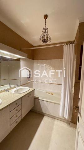 Appartement Spacieux traversant 3 chambres, emplacement exceptionnel à quelques pas du mail, des parcs et de l'océan