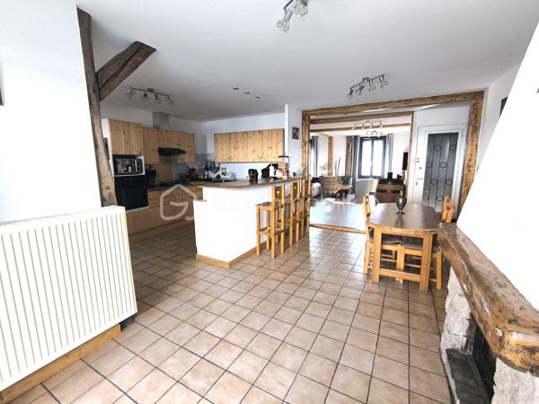 Située à proximité immédiate des transports et de toutes les commodités, découvrez cette superbe maison de ville entièrement rénovée de 148 m², alliant à la perfection confort, modernité et cachet de l'ancien.

Un espace de vie chaleureux : 
La pièce de vie baignée de lumière s'ouvre sur une belle cuisine conviviale avec bar, parfaite pour recevoir en famille ou entre amis. Côté confort thermique, vous profiterez d'un chauffage au gaz complété par une cheminée à foyer fermé pour vos soirées d'hiver.

Un espace nuit fonctionnel : 
L’étage abrite trois jolies chambres avec placards intégrés, dont une magnifique suite parentale bénéficiant d'un accès direct à l'extérieur.

Un extérieur d’exception :
L’atout maître de ce bien : une splendide terrasse d'environ 90 m² répartie sur trois niveaux, offrant des espaces de détente variés et un jacuzzi couvert pour profiter pleinement des beaux jours.

On retrouve également, un vaste garage aménagé de 60 m² (jusqu'à 3 véhicules) avec porte motorisée et accès direct, une cave voûtée en pierres d’environ 20 m²
et des menuiseries double vitrage PVC avec volets motorisés et centralisés

Aucun travaux à prévoir

Une opportunité rare conjuguant emplacement central et prestations de qualité — à visiter sans tarder !

📞 Pour plus de détails, contactez Anaïs EMPTAZ – BSK Immobilier – 06 85 15 52 63.