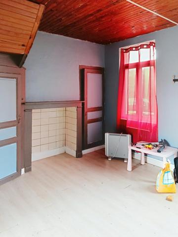 Maison 3 pièces à rénover – 2 chambres – Jardin – Proche commerces