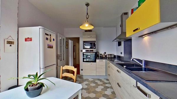 Appartement 3 pièces sans travaux, 6e étage avec ascenseur, stationnement privatif – Visite Virtuelle sur demande