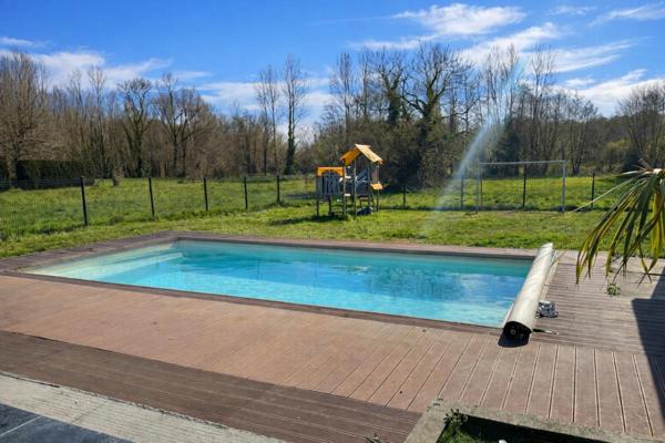 Maison Salles bourg 8 pièces 174 m2 garage piscine