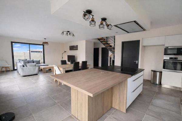 Maison Salles bourg 8 pièces 174 m2 garage piscine
