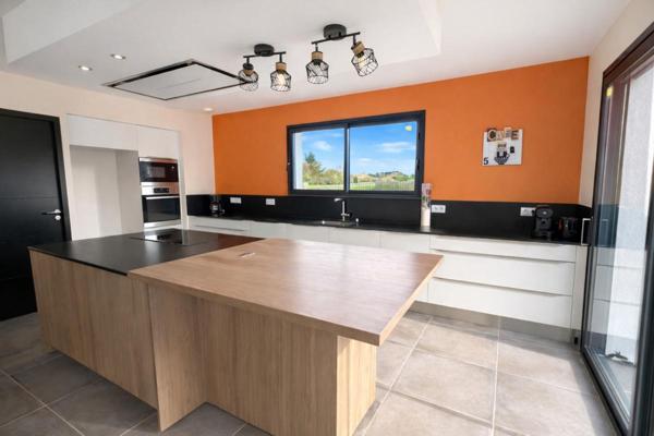 Maison Salles bourg 8 pièces 174 m2 garage piscine