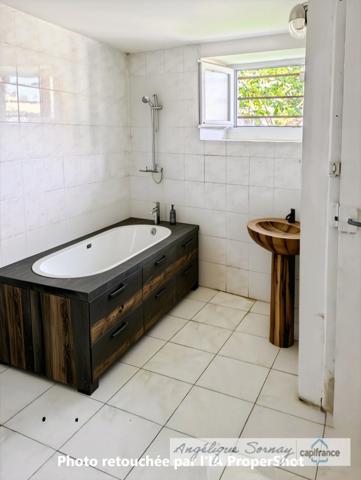 🏡 EXCLUSIVITÉ – Maison mitoyenne à fort potentiel de 229 m² sur 3 niveaux avec garage – Sellières