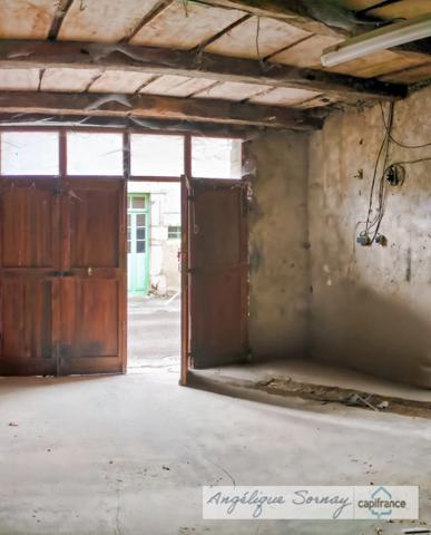 🏡 EXCLUSIVITÉ – Maison mitoyenne à fort potentiel de 229 m² sur 3 niveaux avec garage – Sellières