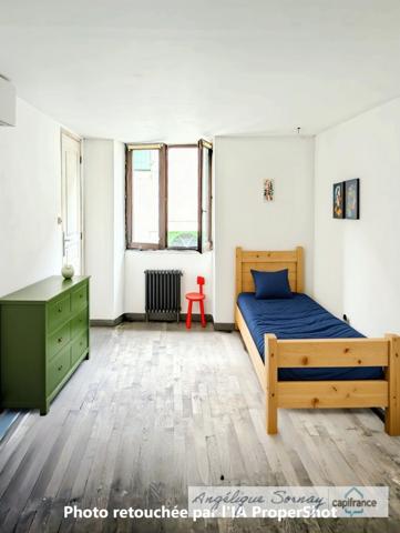 🏡 EXCLUSIVITÉ – Maison mitoyenne à fort potentiel de 229 m² sur 3 niveaux avec garage – Sellières