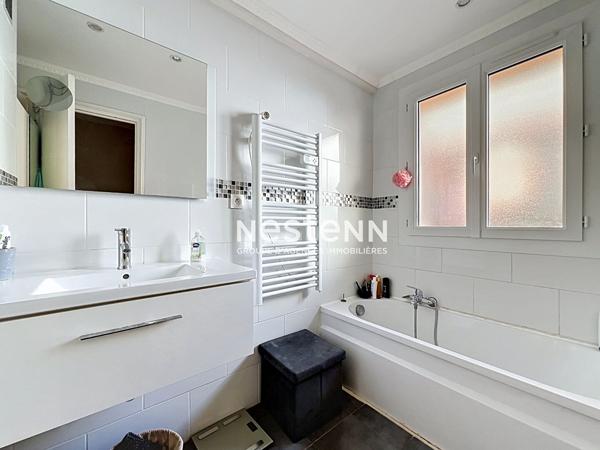Golfe Juan - 2P - 48 m2 - Proche mer - Cave - Meublé - Traversant