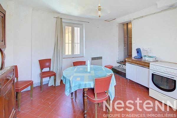 A vendre à LORGUES dans un immeuble familiale 4 lots d' appartements de 141 m²