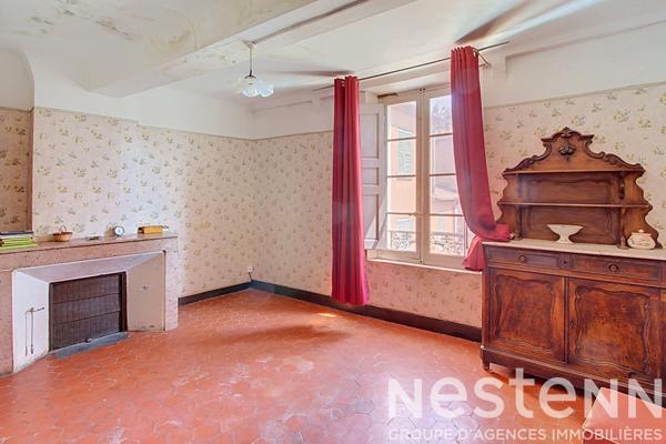 A vendre à LORGUES dans un immeuble familiale 4 lots d' appartements de 141 m²