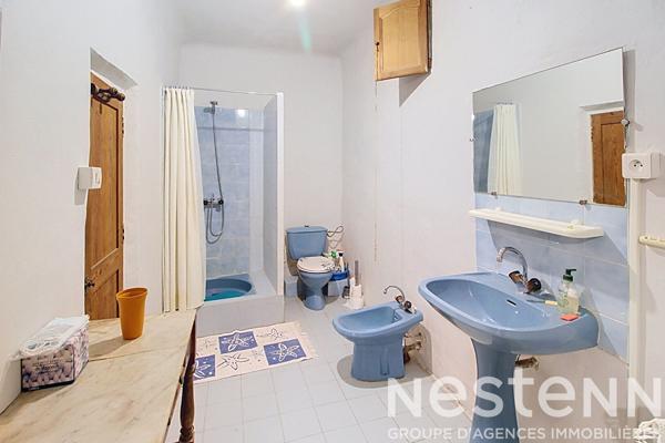 A vendre à LORGUES dans un immeuble familiale 4 lots d' appartements de 141 m²
