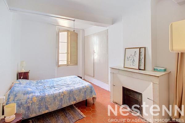A vendre à LORGUES dans un immeuble familiale 4 lots d' appartements de 141 m²