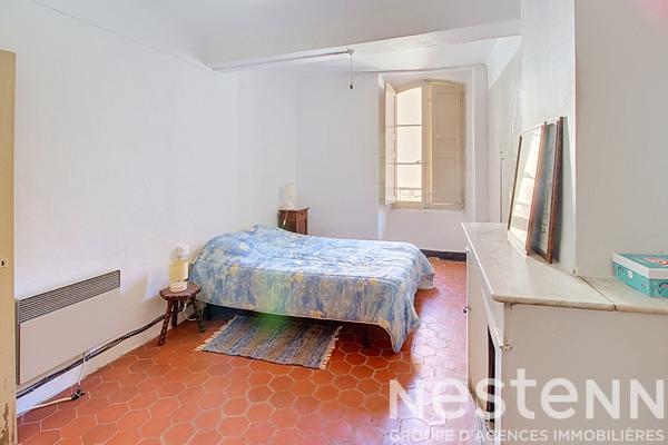 A vendre à LORGUES dans un immeuble familiale 4 lots d' appartements de 141 m²