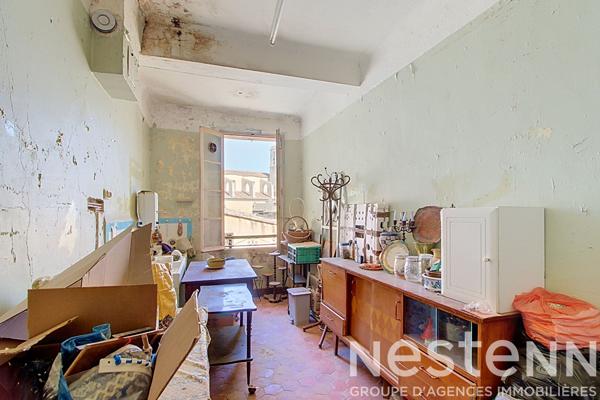 A vendre à LORGUES dans un immeuble familiale 4 lots d' appartements de 141 m²