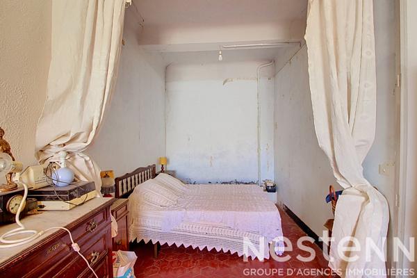 A vendre à LORGUES dans un immeuble familiale 4 lots d' appartements de 141 m²