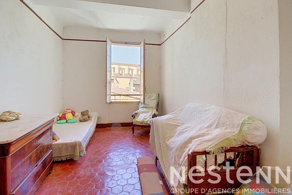A vendre à LORGUES dans un immeuble familiale 4 lots d' appartements de 141 m²