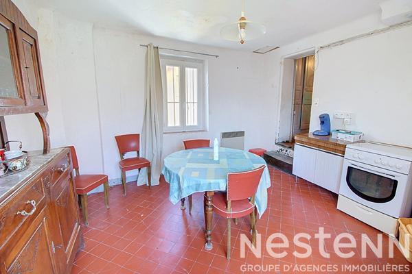 A vendre à LORGUES dans un immeuble familiale 4 lots d' appartements de 141 m²