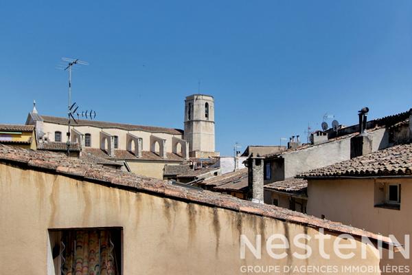 A vendre à LORGUES dans un immeuble familiale 4 lots d' appartements de 141 m²