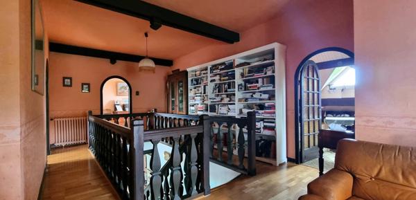 Maison à vendre    8 pièces • 261 m2 Bizanos