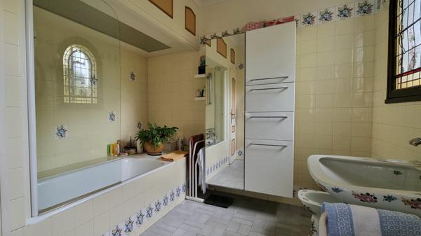 Maison à vendre    8 pièces • 261 m2 Bizanos