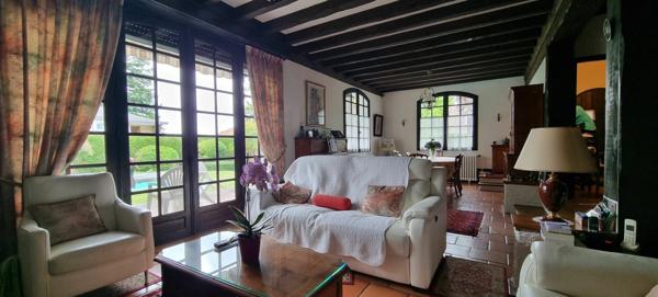 Maison à vendre    8 pièces • 261 m2 Bizanos