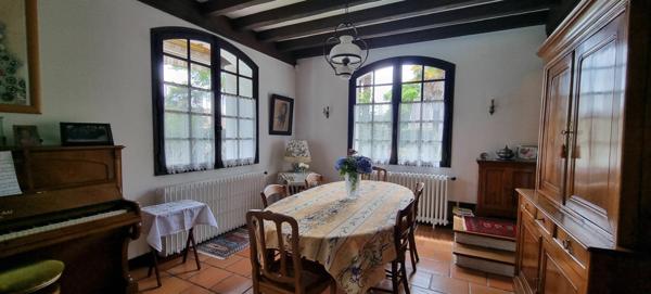 Maison à vendre    8 pièces • 261 m2 Bizanos