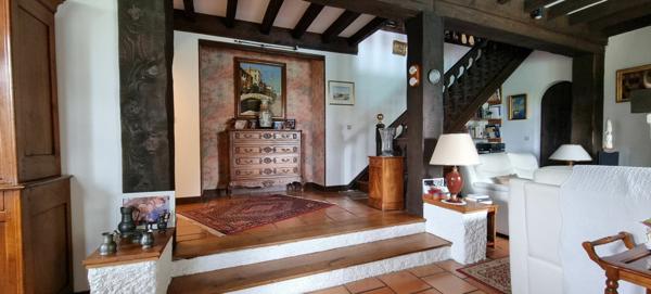 Maison à vendre    8 pièces • 261 m2 Bizanos