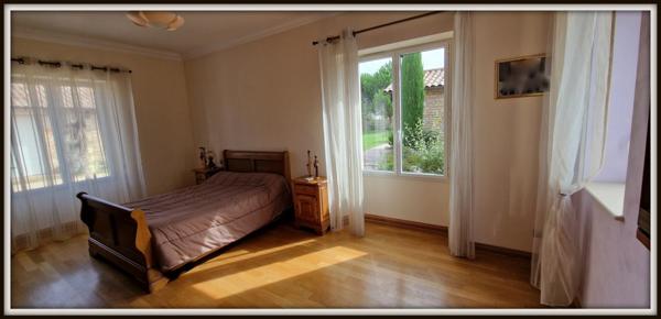 Maison à vendre 8 pièces FEILLENS (01) 295 m² charme, pierre, piscine, garages plain-pied, atypique