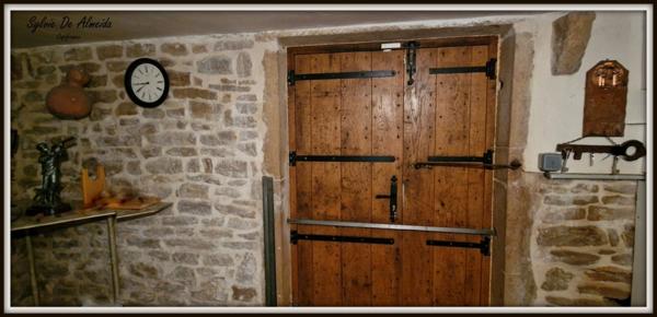 Maison à vendre 8 pièces FEILLENS (01) 295 m² charme, pierre, piscine, garages plain-pied, atypique