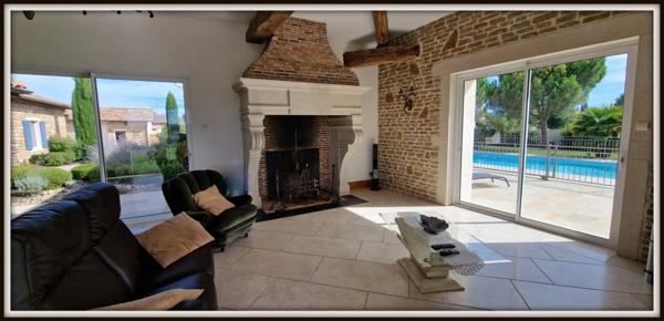 Maison à vendre 8 pièces FEILLENS (01) 295 m² charme, pierre, piscine, garages plain-pied, atypique