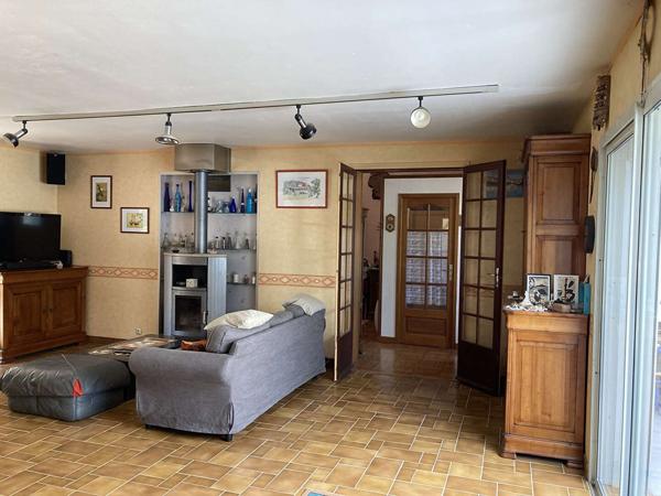 Maison Nieul sur Mer, 3 chambres, 3 garages, piscine, dépendances.