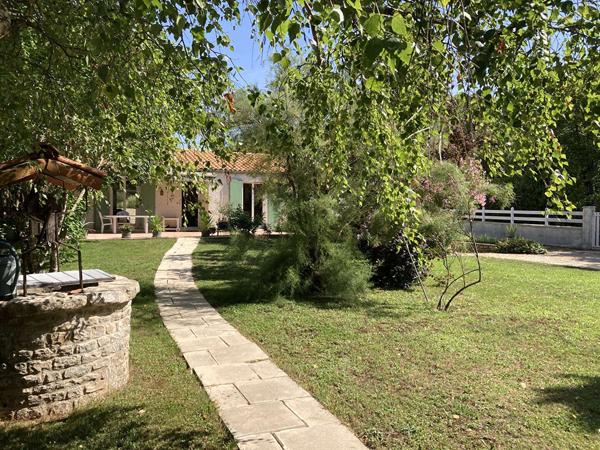Maison Nieul sur Mer, 3 chambres, 3 garages, piscine, dépendances.