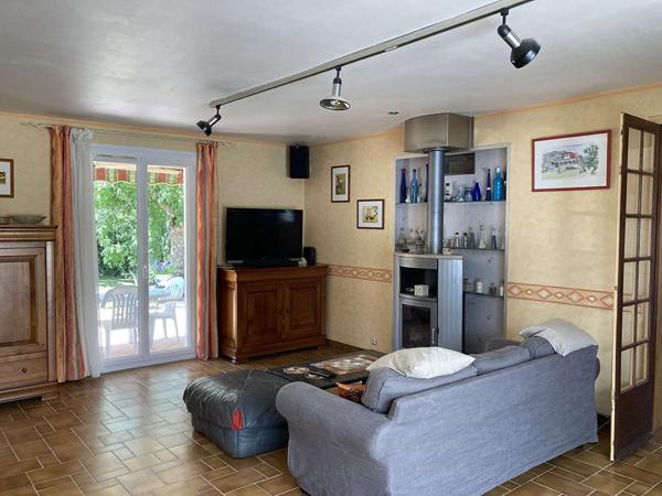 Maison Nieul sur Mer, 3 chambres, 3 garages, piscine, dépendances.