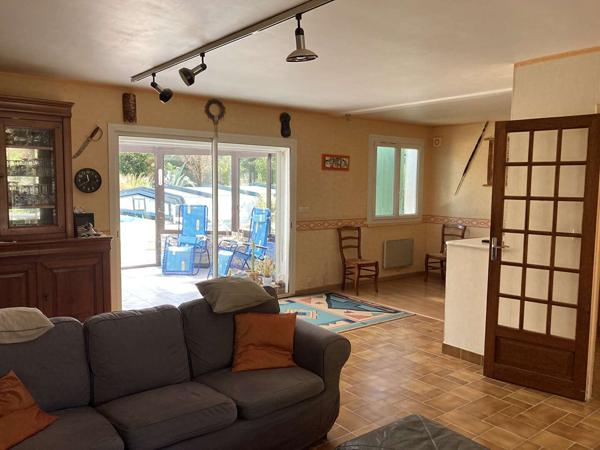 Maison Nieul sur Mer, 3 chambres, 3 garages, piscine, dépendances.