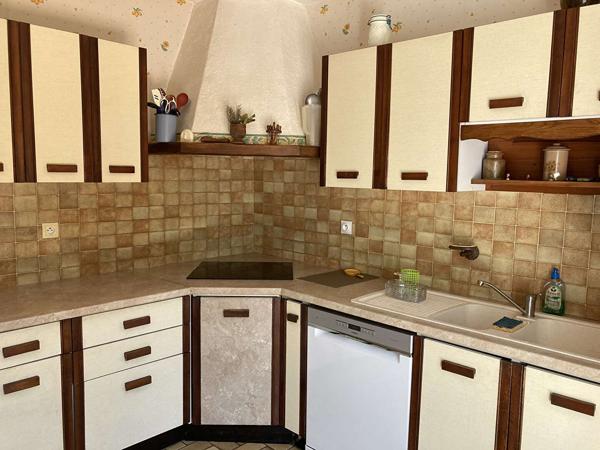 Maison Nieul sur Mer, 3 chambres, 3 garages, piscine, dépendances.