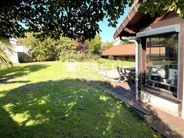 Maison de pierre rénovée avec jardin, dépendances