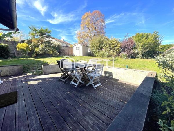 Maison de pierre rénovée avec jardin, dépendances