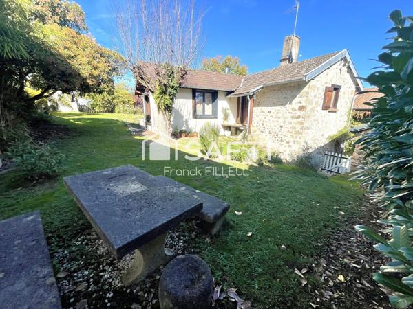 Maison de pierre rénovée avec jardin, dépendances