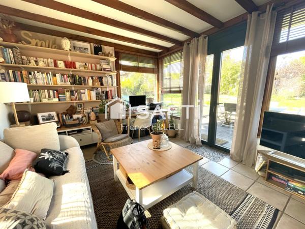 Maison de pierre rénovée avec jardin, dépendances