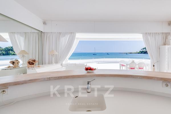 Villa iconique avec accès direct à la mer et plage