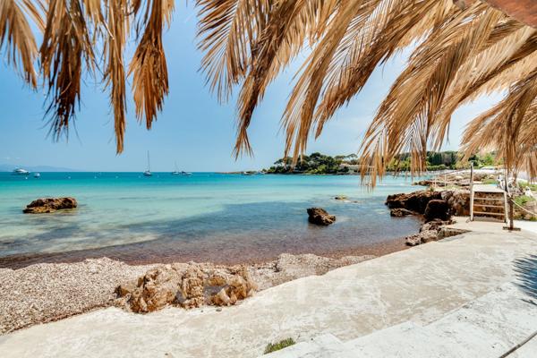 Villa iconique avec accès direct à la mer et plage